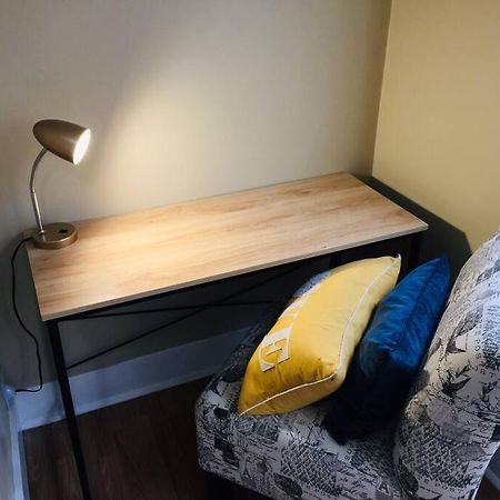 Comfy Easeful Two Bed Apartment 30 Min To Boston บร็อกตัน ภายนอก รูปภาพ