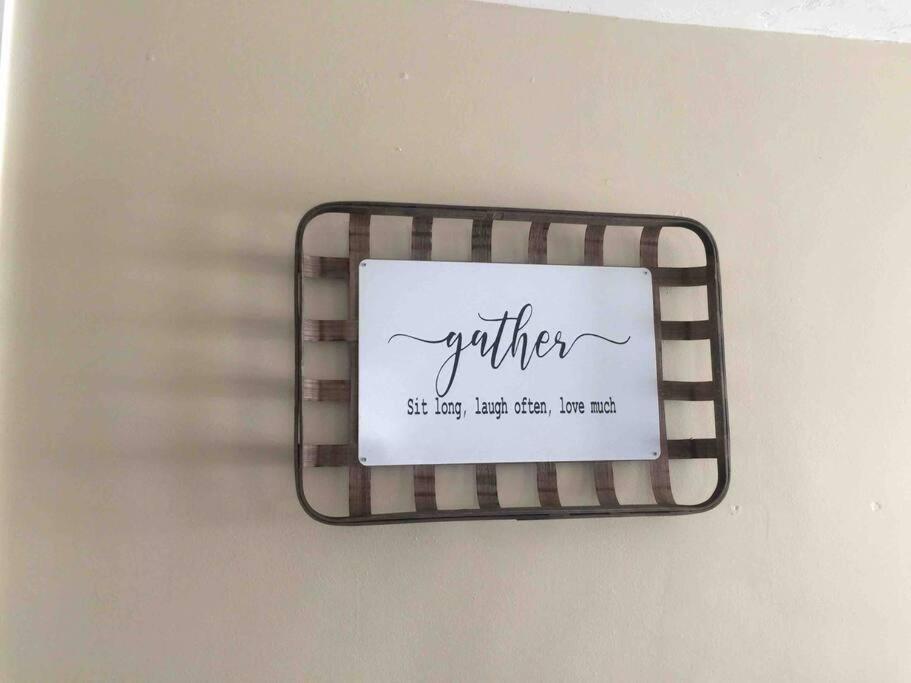 Comfy Easeful Two Bed Apartment 30 Min To Boston บร็อกตัน ภายนอก รูปภาพ