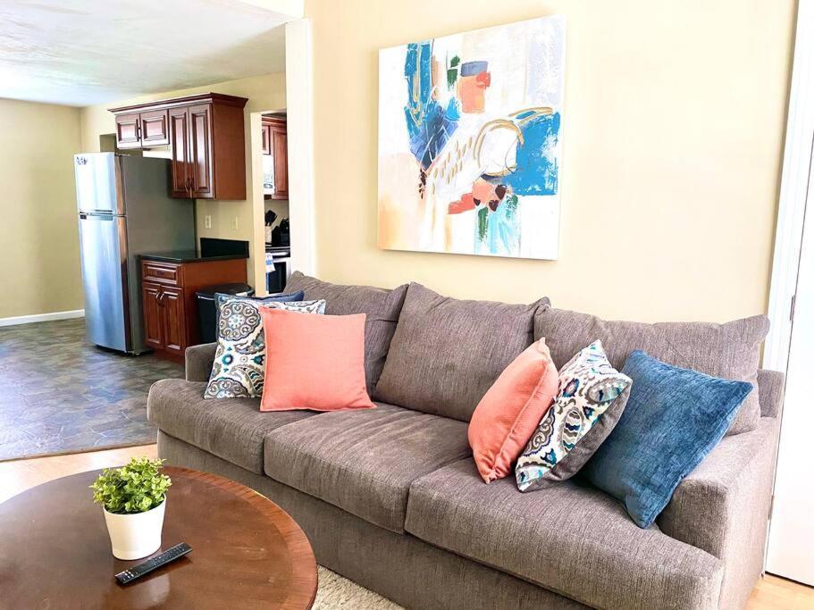 Comfy Easeful Two Bed Apartment 30 Min To Boston บร็อกตัน ภายนอก รูปภาพ