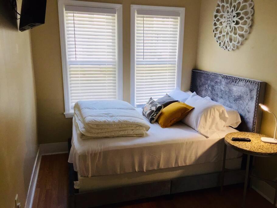 Comfy Easeful Two Bed Apartment 30 Min To Boston บร็อกตัน ภายนอก รูปภาพ