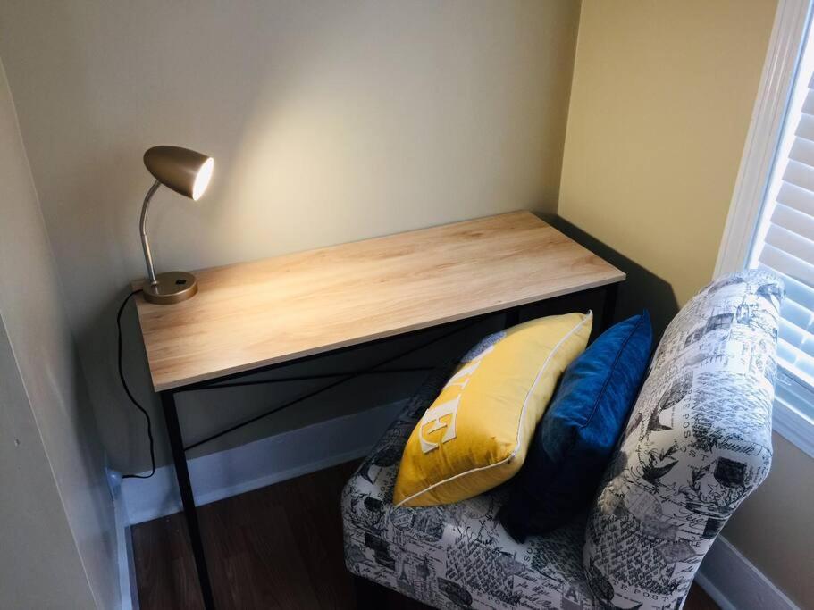 Comfy Easeful Two Bed Apartment 30 Min To Boston บร็อกตัน ภายนอก รูปภาพ