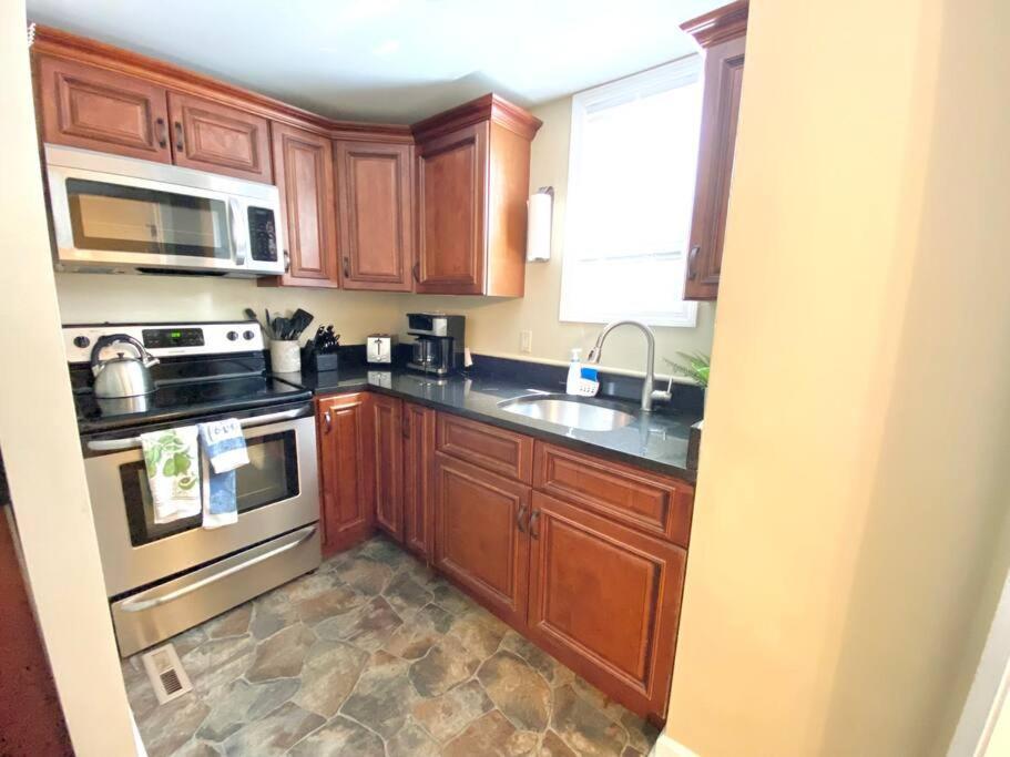 Comfy Easeful Two Bed Apartment 30 Min To Boston บร็อกตัน ภายนอก รูปภาพ