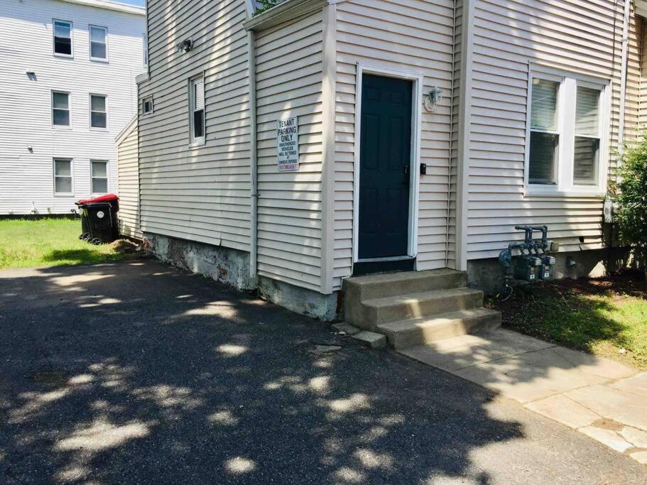 Comfy Easeful Two Bed Apartment 30 Min To Boston บร็อกตัน ภายนอก รูปภาพ