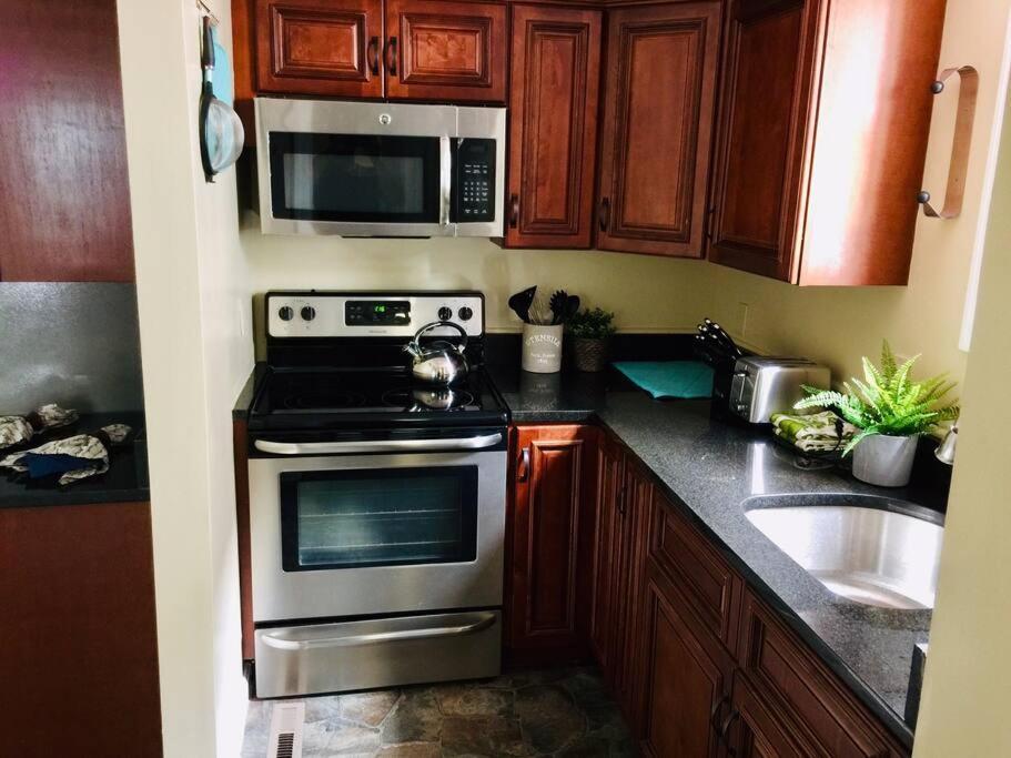 Comfy Easeful Two Bed Apartment 30 Min To Boston บร็อกตัน ภายนอก รูปภาพ