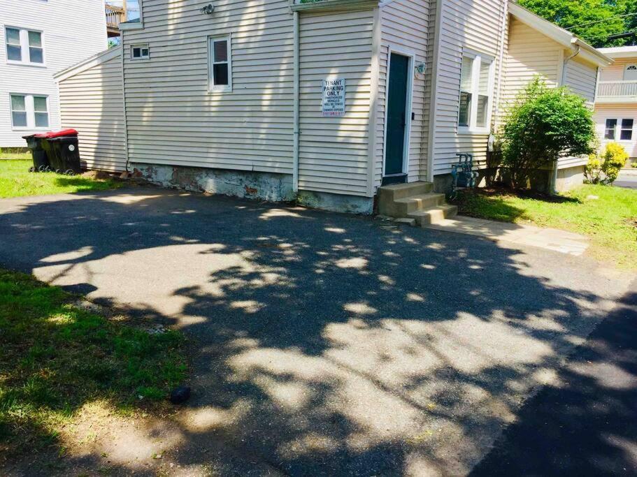 Comfy Easeful Two Bed Apartment 30 Min To Boston บร็อกตัน ภายนอก รูปภาพ